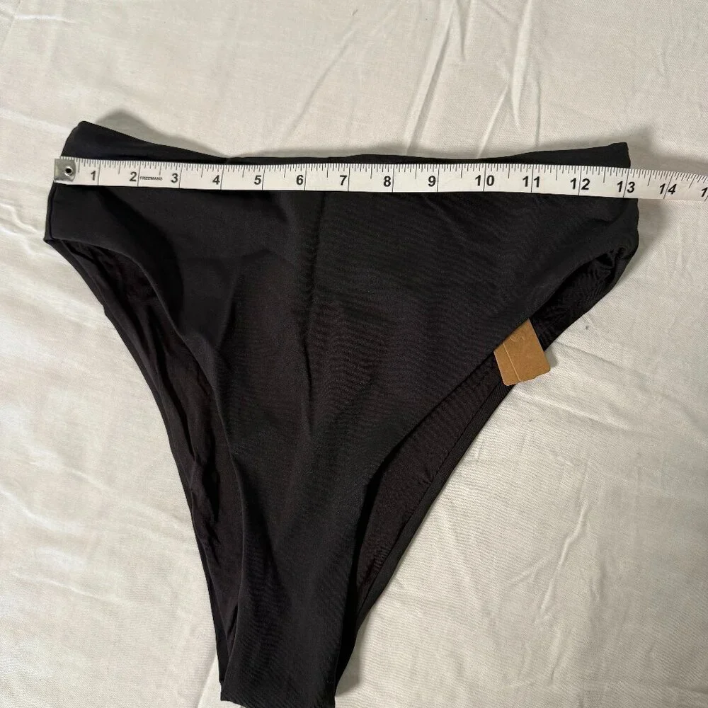 SKIMS Swim Mid Waist Bottom Onyx Size Medium NWT and Liner